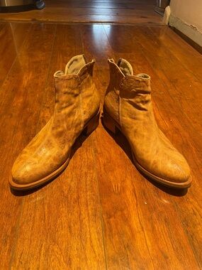 Women’s Tan Salpy Leather Ankle Booties